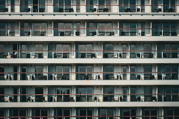 Quelles mesures de sécurité sont mises en place dans les destinations touristiques ?